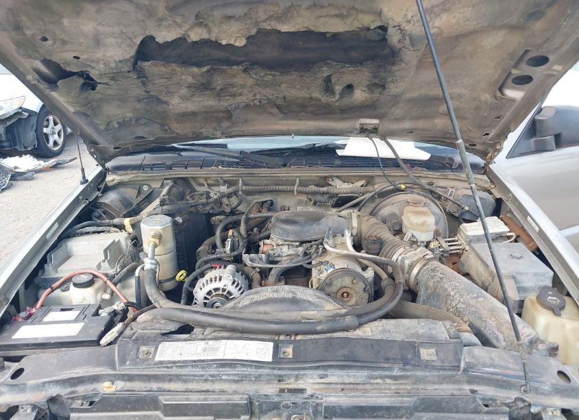 Photo 10 of 2002 Chevrolet S-10 LS (VIN 1GCCS19W228198296)