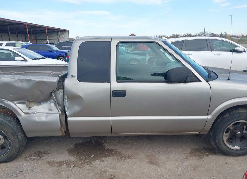 Photo 13 of 2002 Chevrolet S-10 LS (VIN 1GCCS19W228198296)
