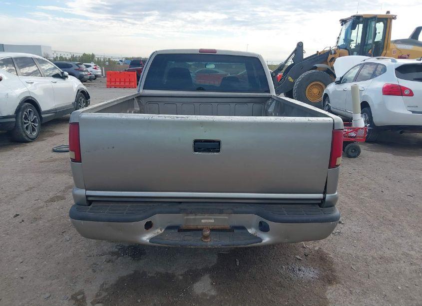 Photo 16 of 2002 Chevrolet S-10 LS (VIN 1GCCS19W228198296)