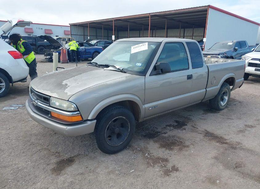 Photo 2 of 2002 Chevrolet S-10 LS (VIN 1GCCS19W228198296)