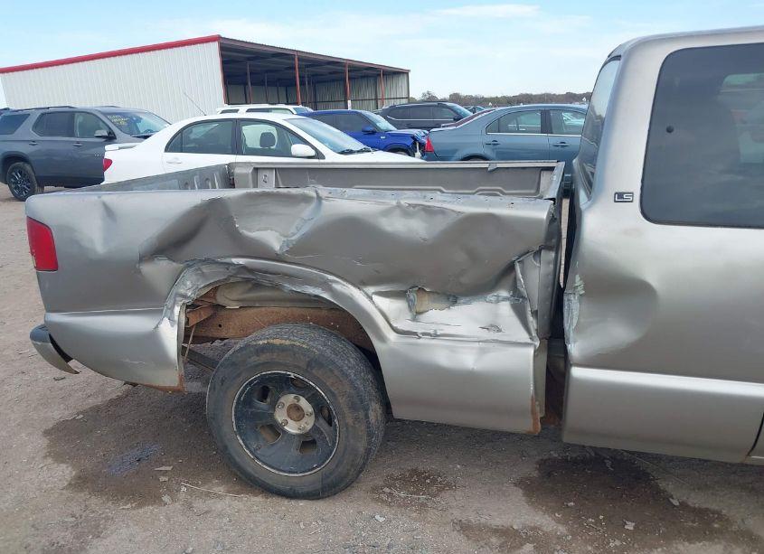 Photo 6 of 2002 Chevrolet S-10 LS (VIN 1GCCS19W228198296)