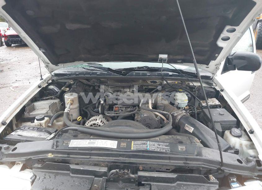 Photo 10 of 2002 Chevrolet S-10 LS (VIN 1GCCS19W228230020)