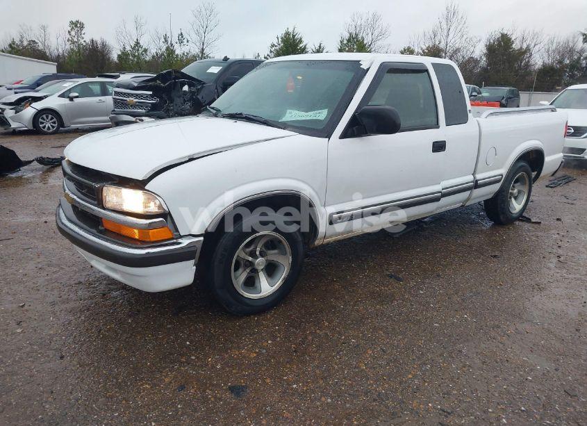 Photo 2 of 2002 Chevrolet S-10 LS (VIN 1GCCS19W228230020)
