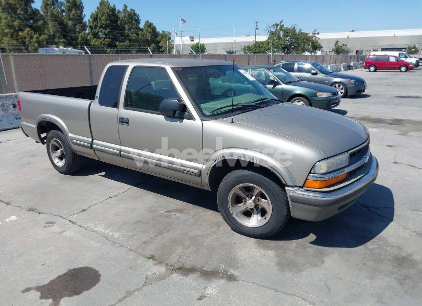 2000 Chevrolet S-10 LS (VIN 1GCCS19W2Y8196802) main photo