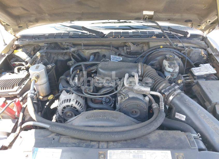 Photo 10 of 2000 Chevrolet S-10 LS (VIN 1GCCS19W2Y8196802)