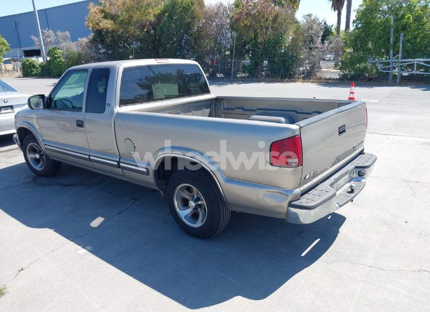 Photo 3 of 2000 Chevrolet S-10 LS (VIN 1GCCS19W2Y8196802)