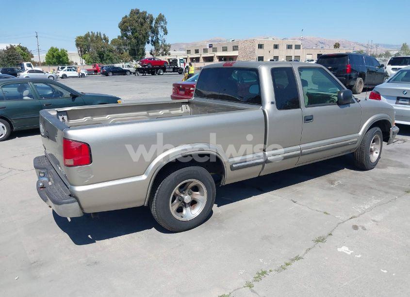 Photo 4 of 2000 Chevrolet S-10 LS (VIN 1GCCS19W2Y8196802)