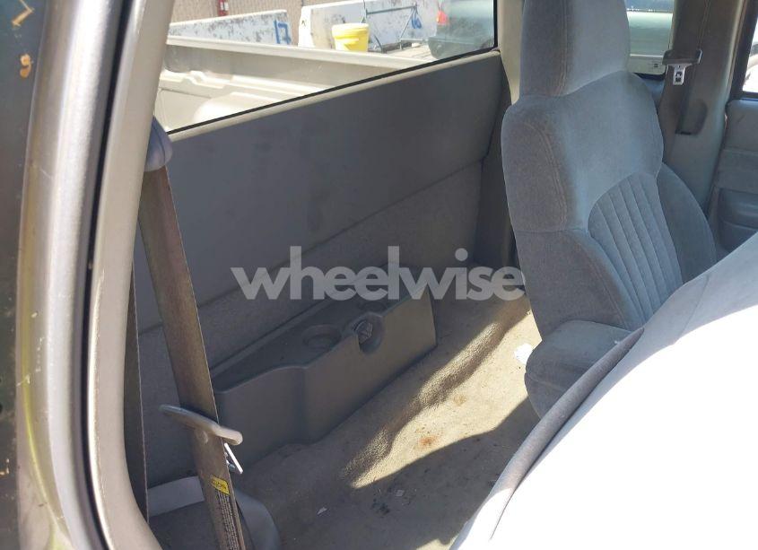 Photo 8 of 2000 Chevrolet S-10 LS (VIN 1GCCS19W2Y8196802)