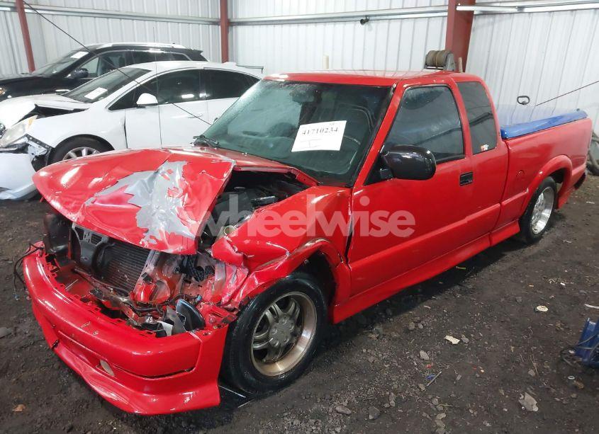 Photo 2 of 2000 Chevrolet S-10 LS (VIN 1GCCS19W2Y8203649)