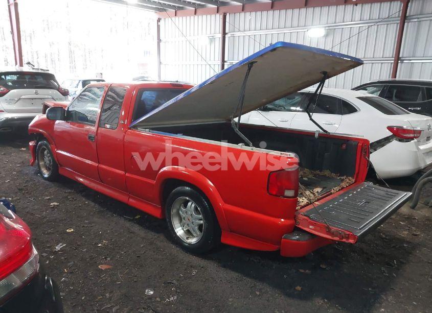 Photo 3 of 2000 Chevrolet S-10 LS (VIN 1GCCS19W2Y8203649)