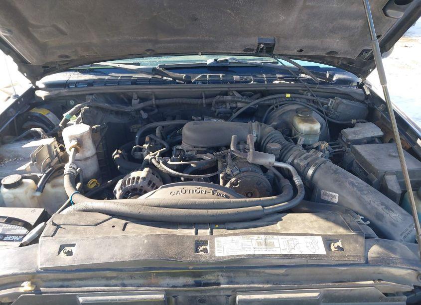 Photo 10 of 2001 Chevrolet S-10 LS (VIN 1GCCS19W318102528)