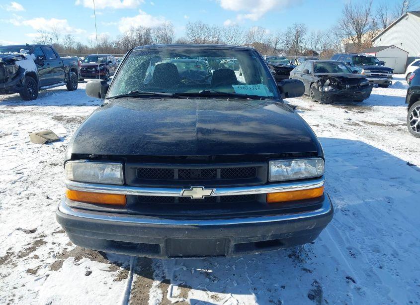 Photo 11 of 2001 Chevrolet S-10 LS (VIN 1GCCS19W318102528)
