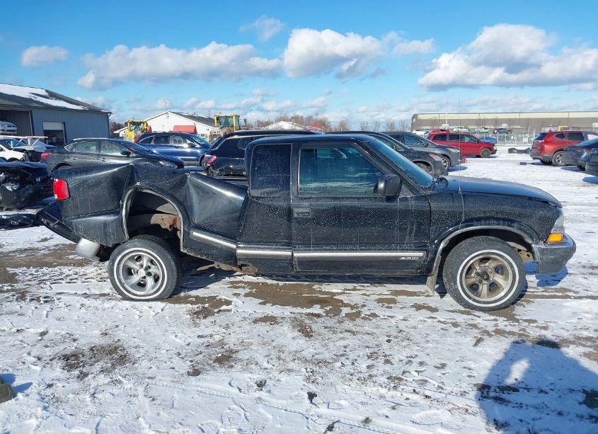 Photo 12 of 2001 Chevrolet S-10 LS (VIN 1GCCS19W318102528)