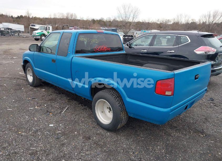 Photo 3 of 2001 Chevrolet S-10 LS (VIN 1GCCS19W318145346)
