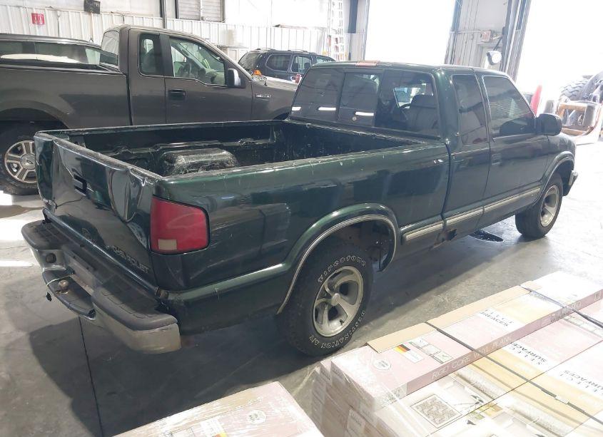 Photo 4 of 2002 Chevrolet S-10 LS (VIN 1GCCS19W328131092)