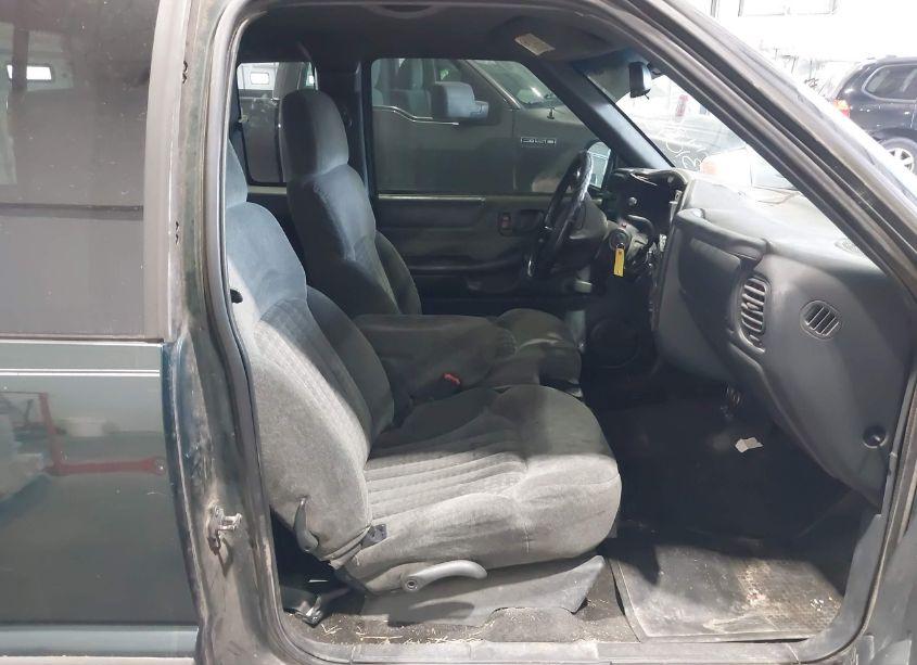 Photo 5 of 2002 Chevrolet S-10 LS (VIN 1GCCS19W328131092)