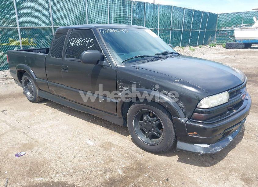 1999 Chevrolet S-10 LS (VIN 1GCCS19W3X8181045) main photo
