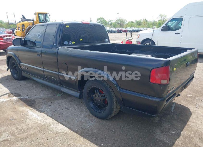 Photo 3 of 1999 Chevrolet S-10 LS (VIN 1GCCS19W3X8181045)