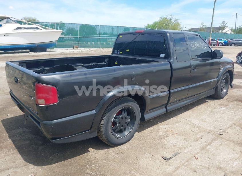 Photo 4 of 1999 Chevrolet S-10 LS (VIN 1GCCS19W3X8181045)
