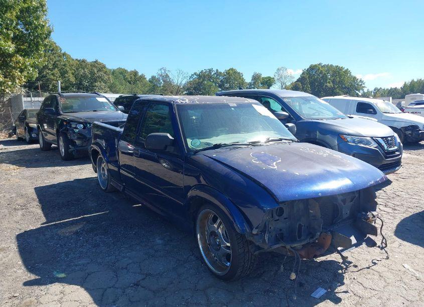 2002 Chevrolet S-10 LS (VIN 1GCCS19W428130288) main photo