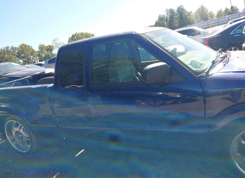 Photo 13 of 2002 Chevrolet S-10 LS (VIN 1GCCS19W428130288)