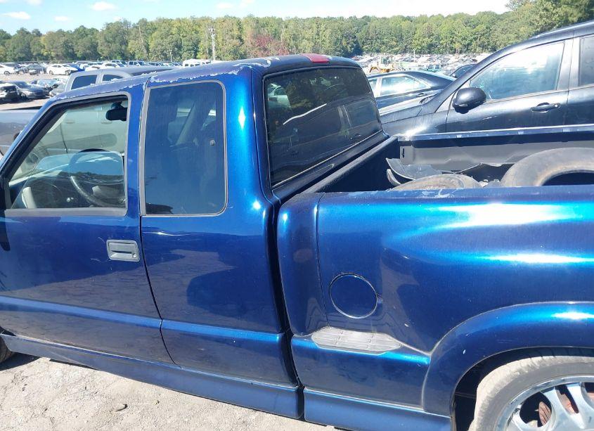 Photo 14 of 2002 Chevrolet S-10 LS (VIN 1GCCS19W428130288)