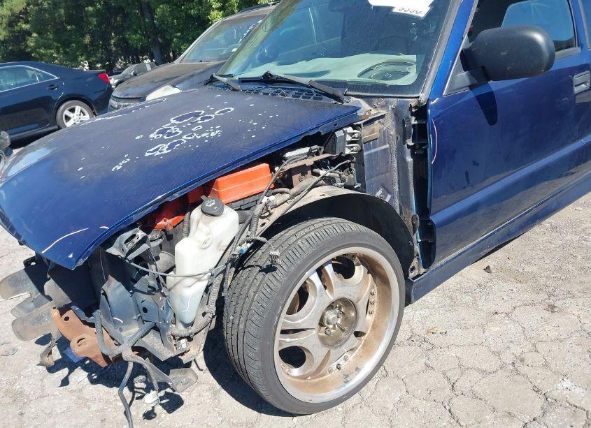 Photo 18 of 2002 Chevrolet S-10 LS (VIN 1GCCS19W428130288)