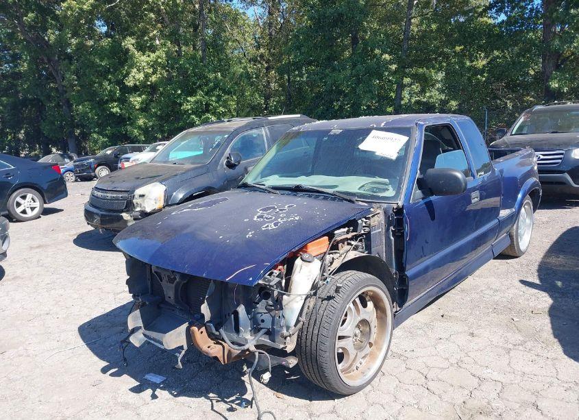 Photo 2 of 2002 Chevrolet S-10 LS (VIN 1GCCS19W428130288)