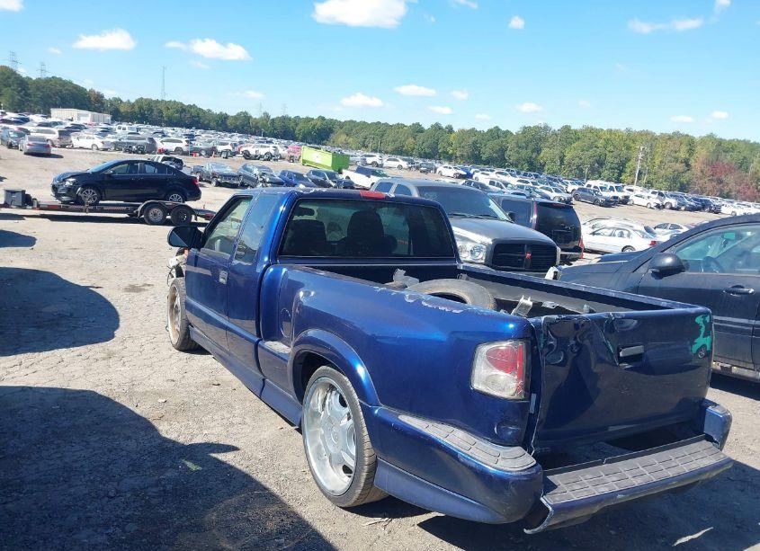 Photo 3 of 2002 Chevrolet S-10 LS (VIN 1GCCS19W428130288)