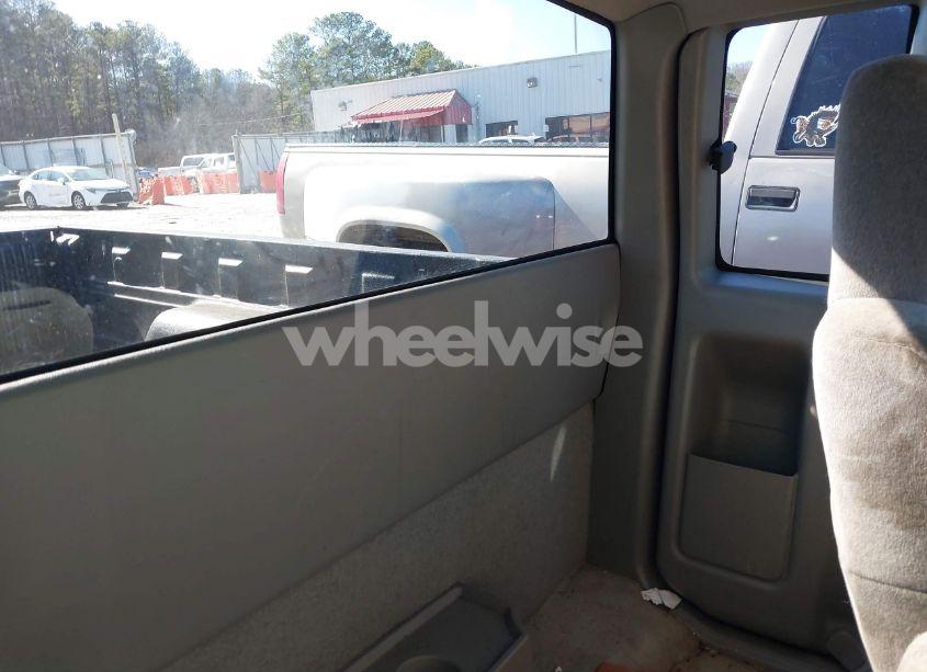 Photo 8 of 2002 Chevrolet S-10 LS (VIN 1GCCS19W428133546)