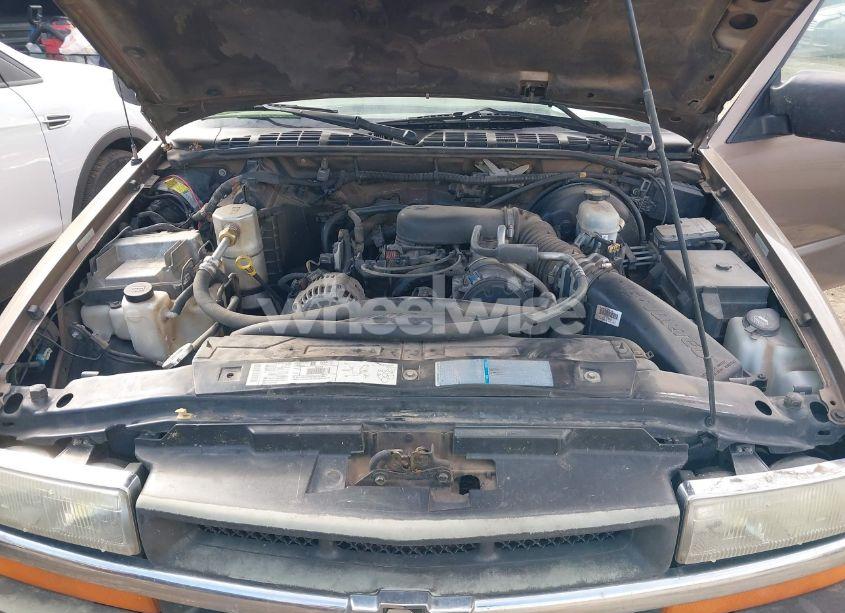 Photo 10 of 2002 Chevrolet S-10 LS (VIN 1GCCS19W428142425)