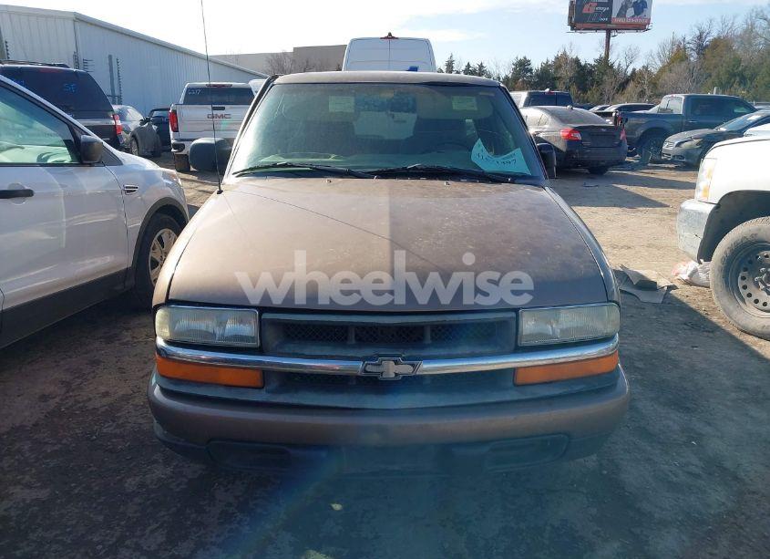 Photo 13 of 2002 Chevrolet S-10 LS (VIN 1GCCS19W428142425)