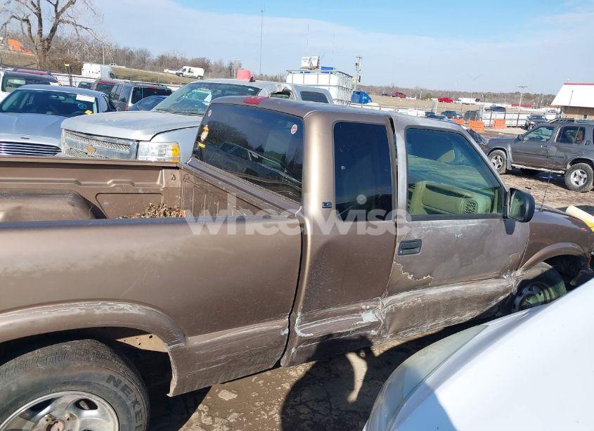 Photo 14 of 2002 Chevrolet S-10 LS (VIN 1GCCS19W428142425)