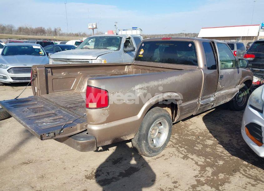 Photo 4 of 2002 Chevrolet S-10 LS (VIN 1GCCS19W428142425)