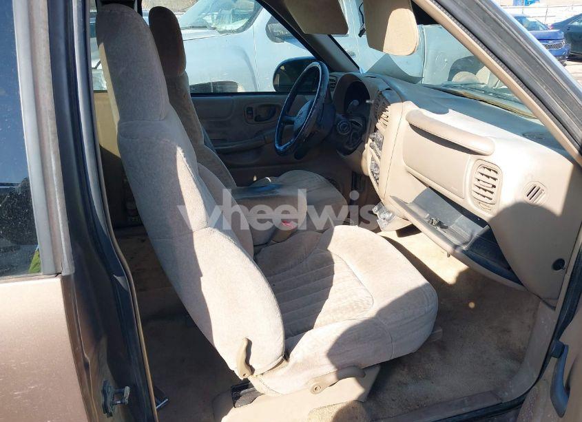 Photo 5 of 2002 Chevrolet S-10 LS (VIN 1GCCS19W428142425)