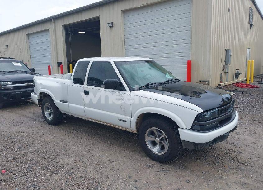 2000 Chevrolet S-10 LS (VIN 1GCCS19W4Y8254988) main photo