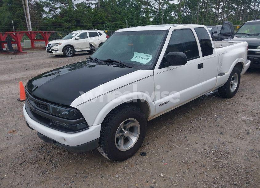Photo 2 of 2000 Chevrolet S-10 LS (VIN 1GCCS19W4Y8254988)