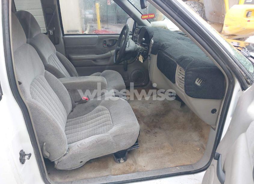 Photo 5 of 2000 Chevrolet S-10 LS (VIN 1GCCS19W4Y8254988)