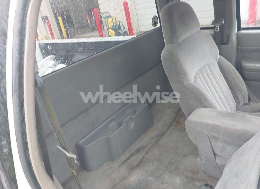 Photo 8 of 2000 Chevrolet S-10 LS (VIN 1GCCS19W4Y8254988)