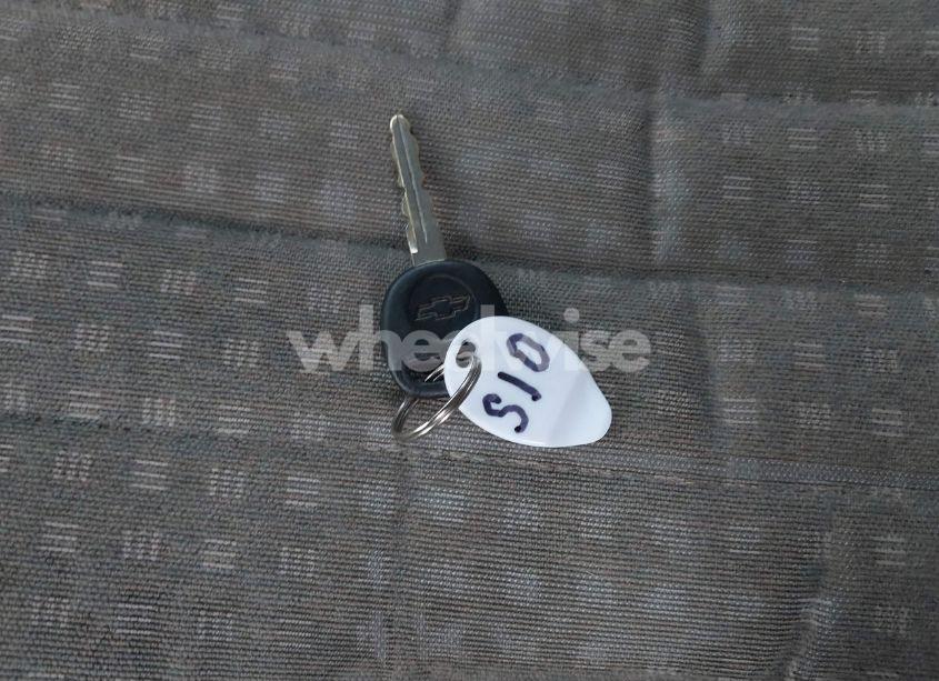 Photo 11 of 2001 Chevrolet S-10 LS (VIN 1GCCS19W518259493)