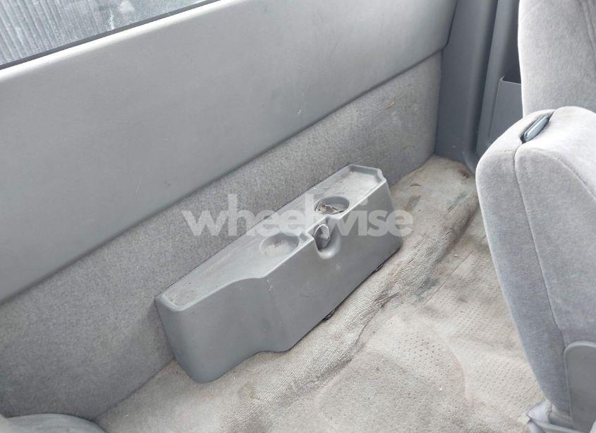 Photo 8 of 2001 Chevrolet S-10 LS (VIN 1GCCS19W518259493)