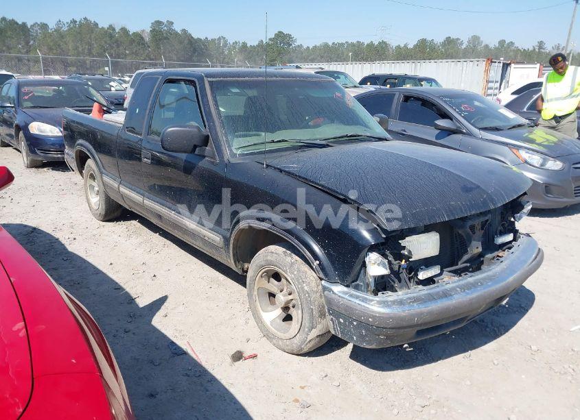 2002 Chevrolet S-10 LS (VIN 1GCCS19W528218430) main photo