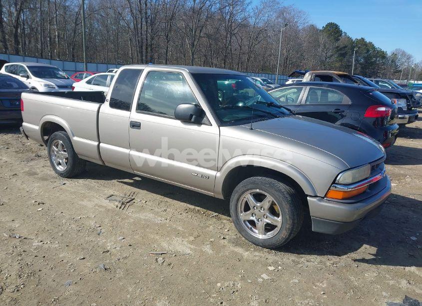 2002 Chevrolet S-10 LS (VIN 1GCCS19W528221649) main photo