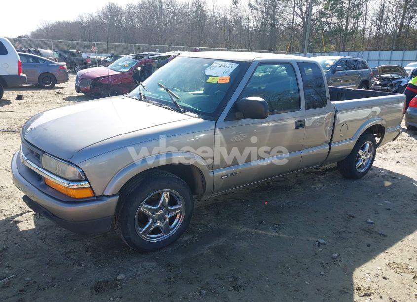 Photo 2 of 2002 Chevrolet S-10 LS (VIN 1GCCS19W528221649)
