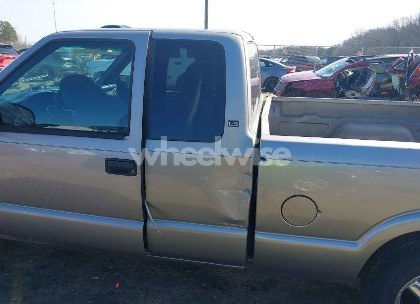 Photo 6 of 2002 Chevrolet S-10 LS (VIN 1GCCS19W528221649)