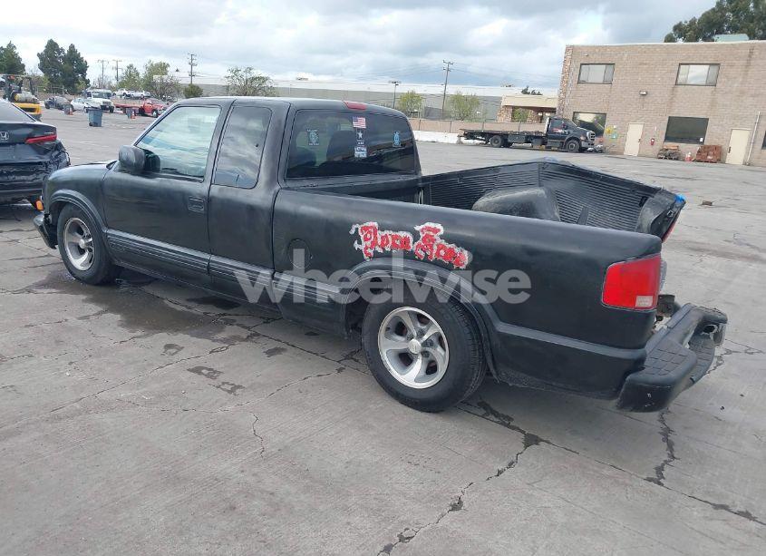 Photo 3 of 2000 Chevrolet S-10 LS (VIN 1GCCS19W5Y8161574)