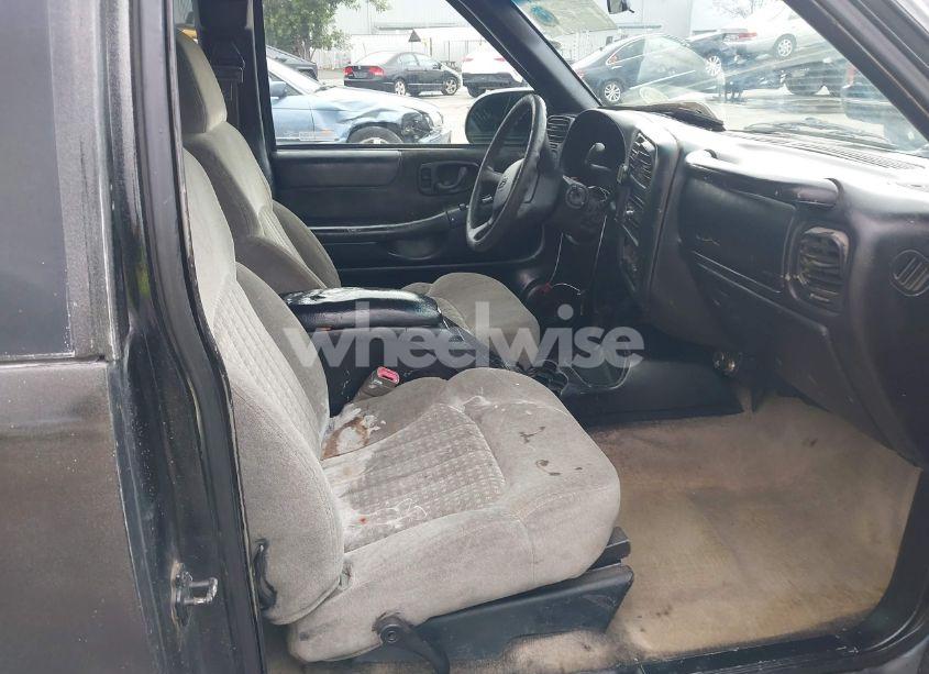 Photo 5 of 2000 Chevrolet S-10 LS (VIN 1GCCS19W5Y8161574)