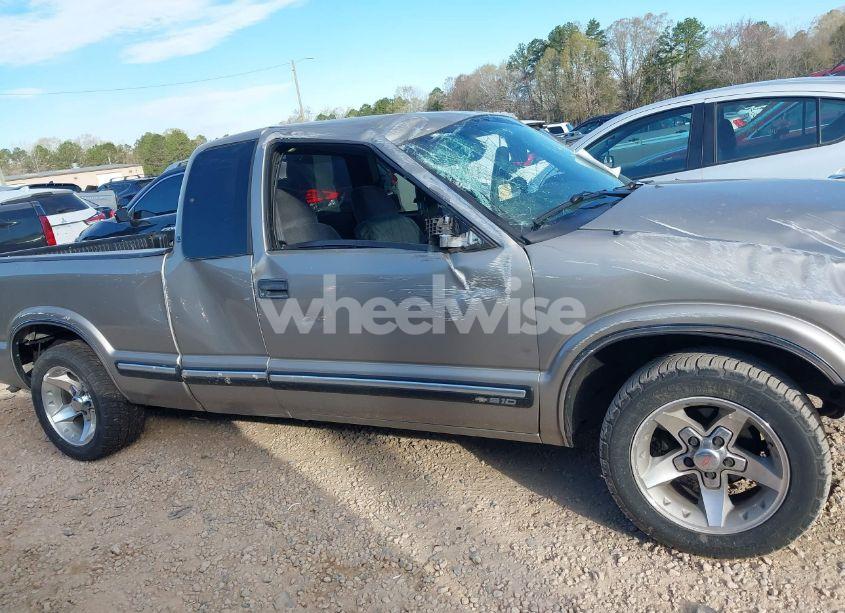 Photo 13 of 2001 Chevrolet S-10 LS (VIN 1GCCS19W618108372)