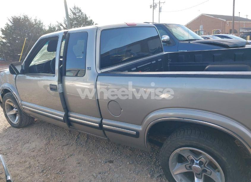 Photo 14 of 2001 Chevrolet S-10 LS (VIN 1GCCS19W618108372)