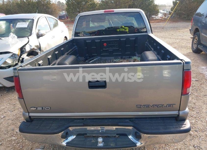 Photo 16 of 2001 Chevrolet S-10 LS (VIN 1GCCS19W618108372)